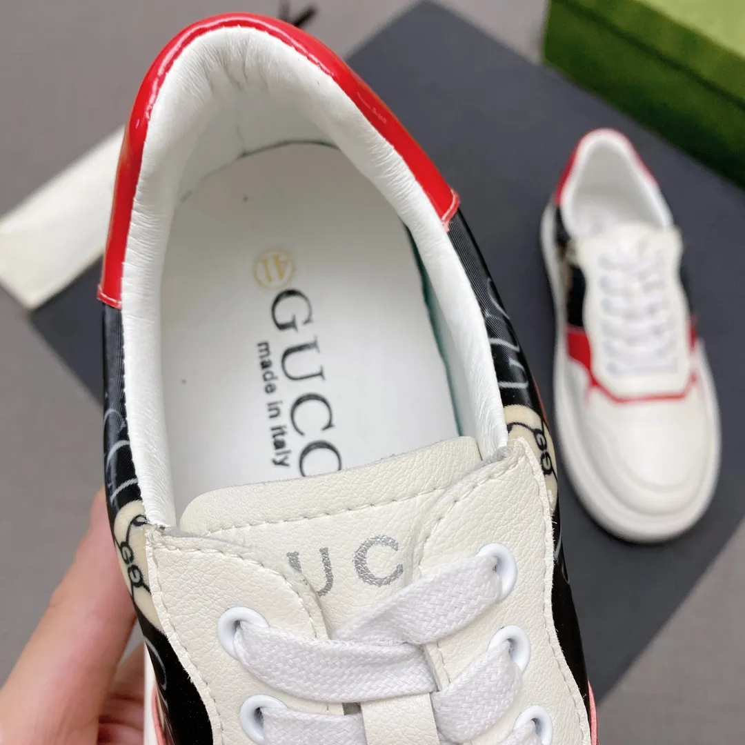 p380 【GUCCI】Gucci men’s casual shoes are absolutely popular 🔥The ultimate matching item for handsome men! The charm of super texture is irresistible, the main recommendation, the flower leather color is bright! The upper is made of high-quality fabrics, the leather lining is used for the feet, and the wear-resistant rubber sole is noble and elegant! Extremely comfortable🎁🎁You can be as handsome as you want💪 Size 38-44! No. 061